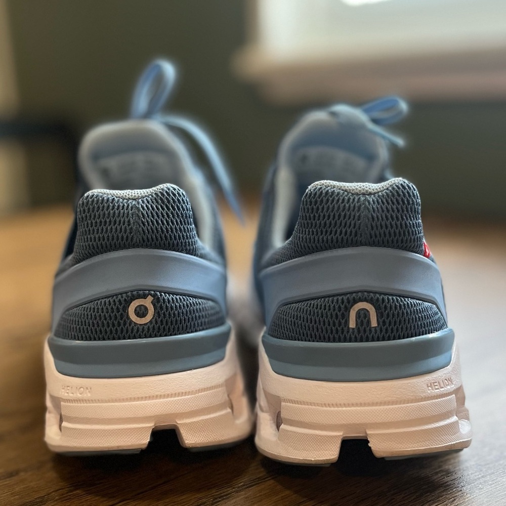 On Cloudswift Sneakers - Picture 4 of 9